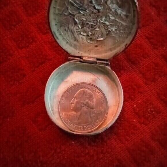 Small silver trinket box - Picture 7 of 14